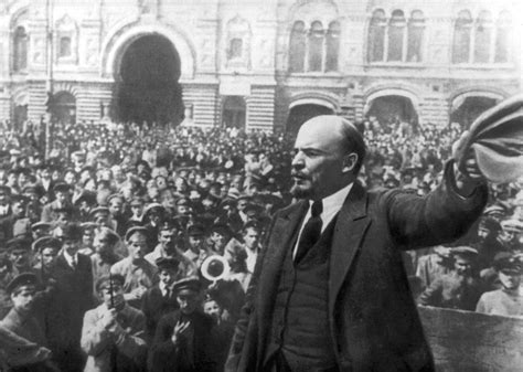 1917年のロシア革命：帝政の終焉と社会主義への道